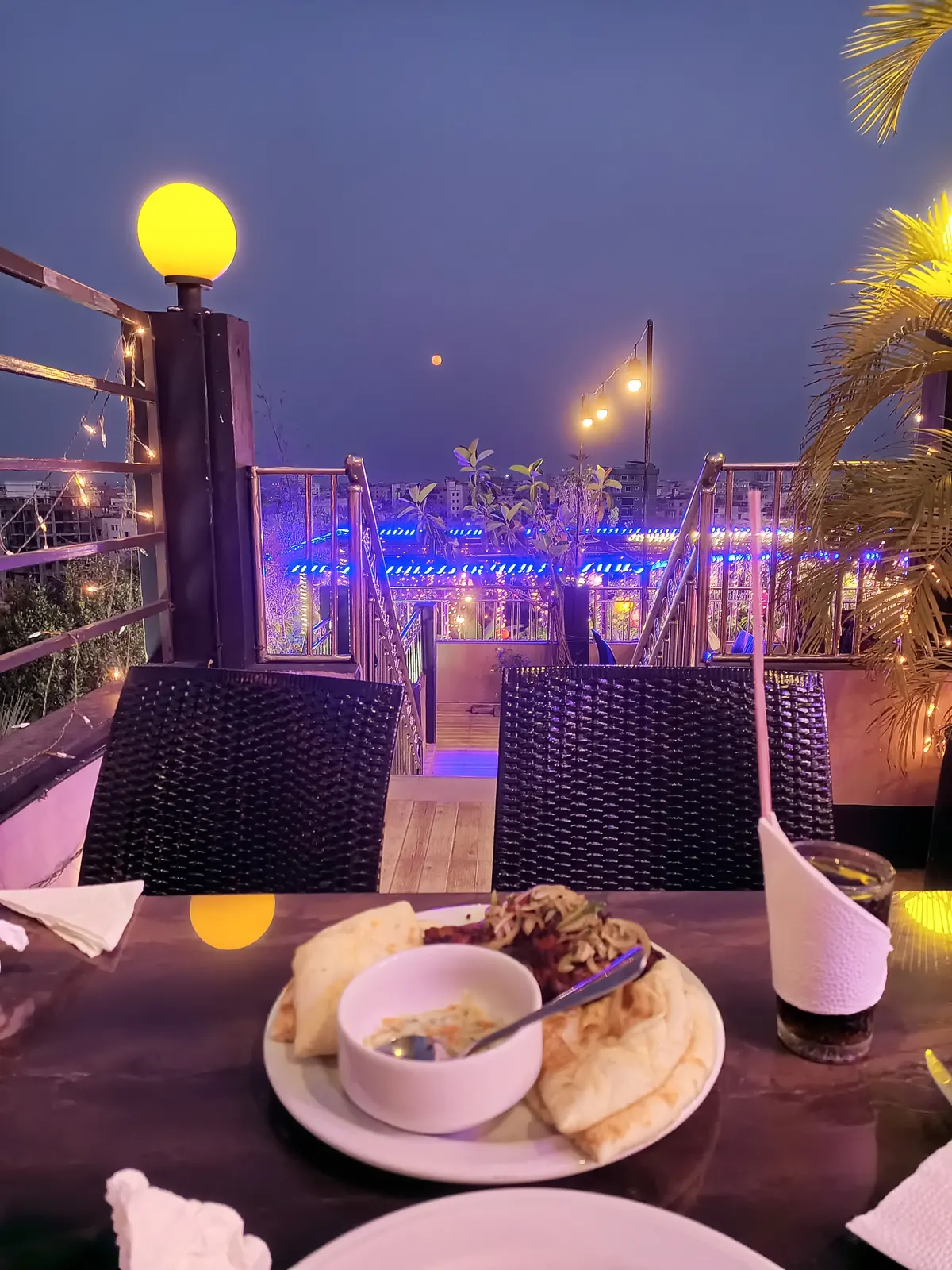 Lake Green Lounge & Restaurant