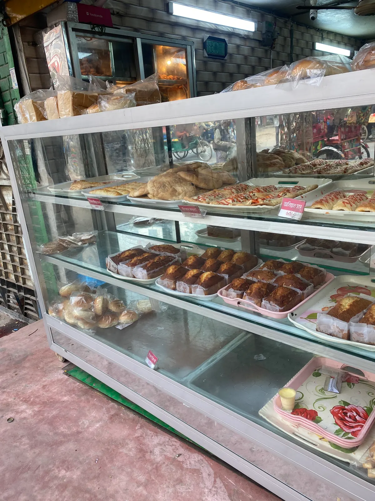 Live food and bakery