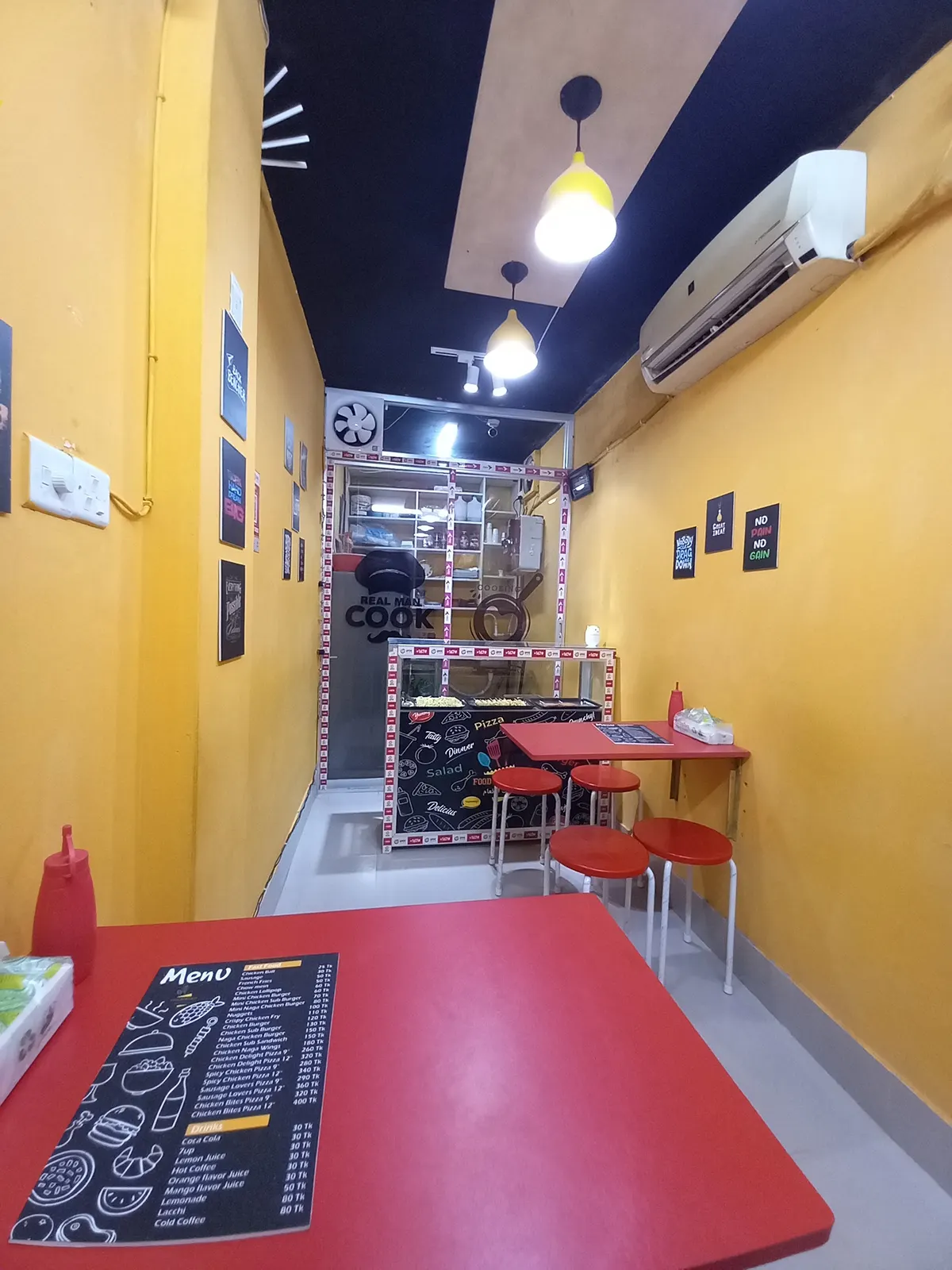 FOOD MOMENTS — interior