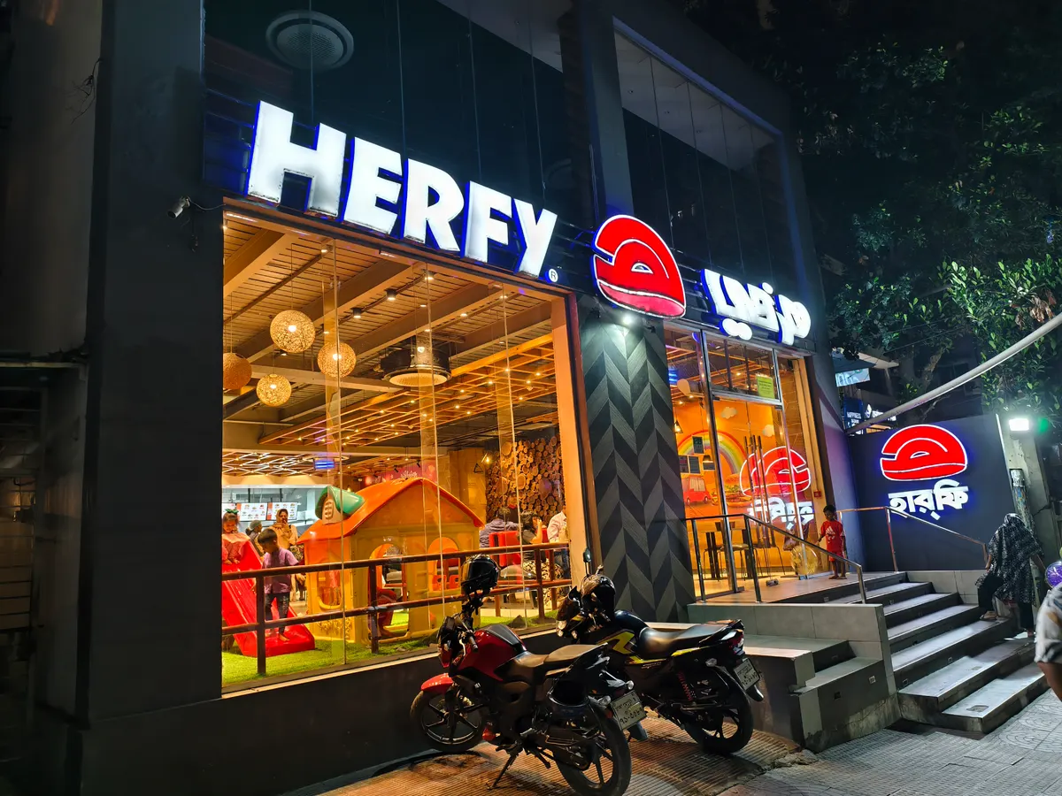 Herfy - Dhanmondi 27 — exterior