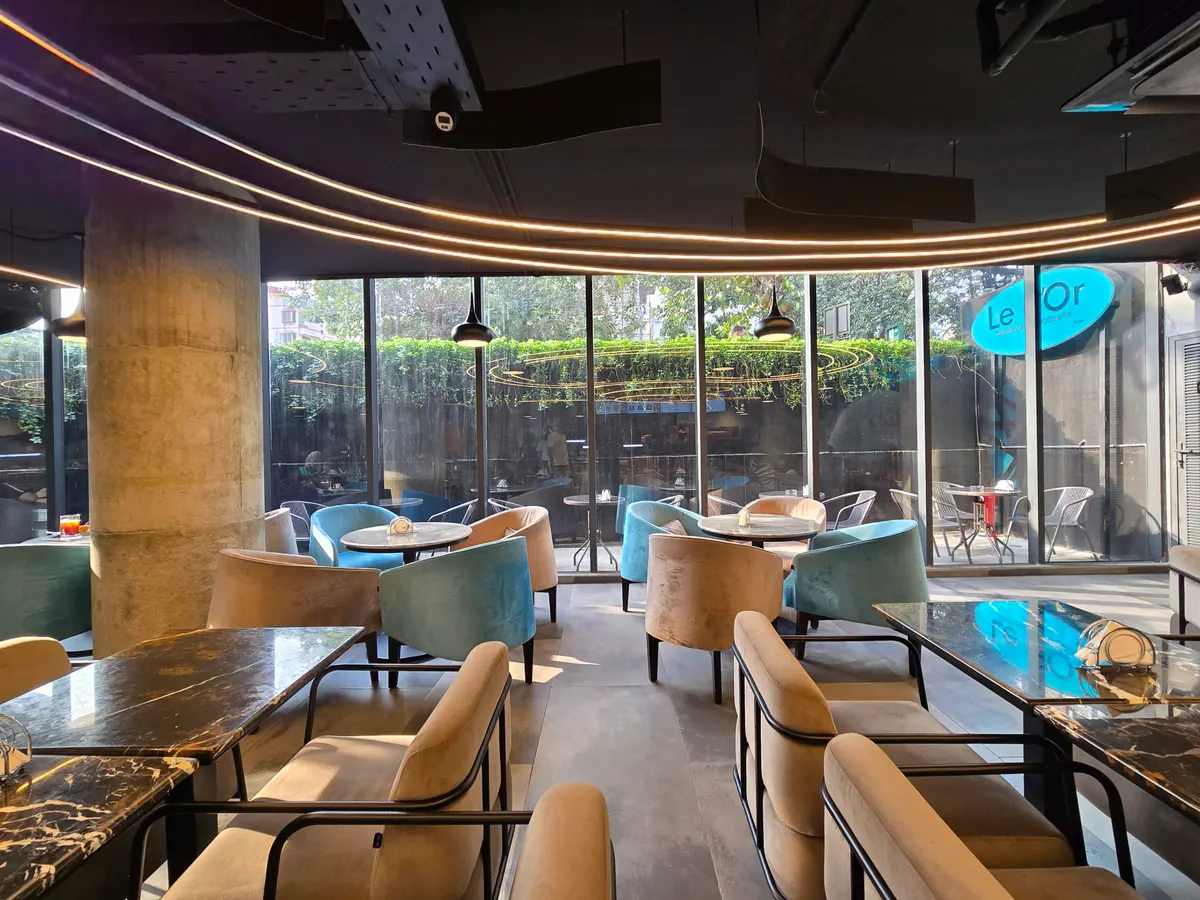 Le d'Or Uttara — interior