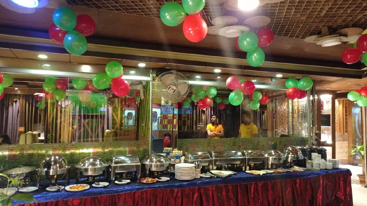 Food Land Cafe - Wari