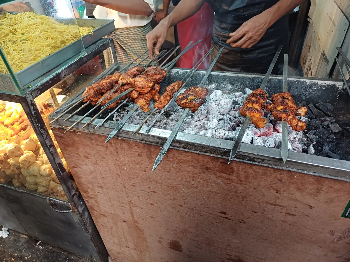 মা ফাস্ট ফুড এন্ড টি স্টোর