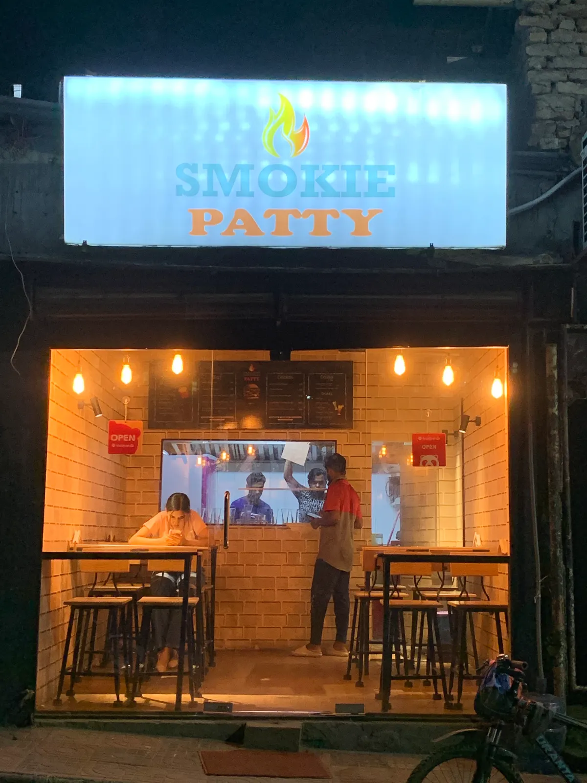 Smokie Patty, Gulshan Lake Drive