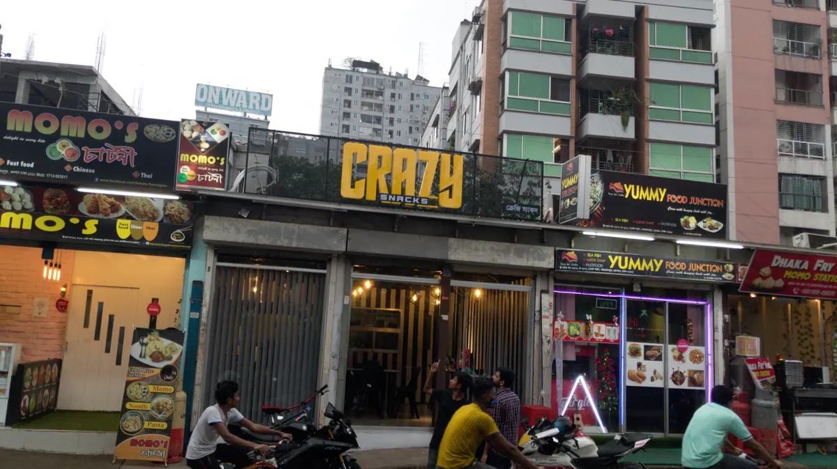 Crazy Snacks, Gulshan Lake Drive — exterior