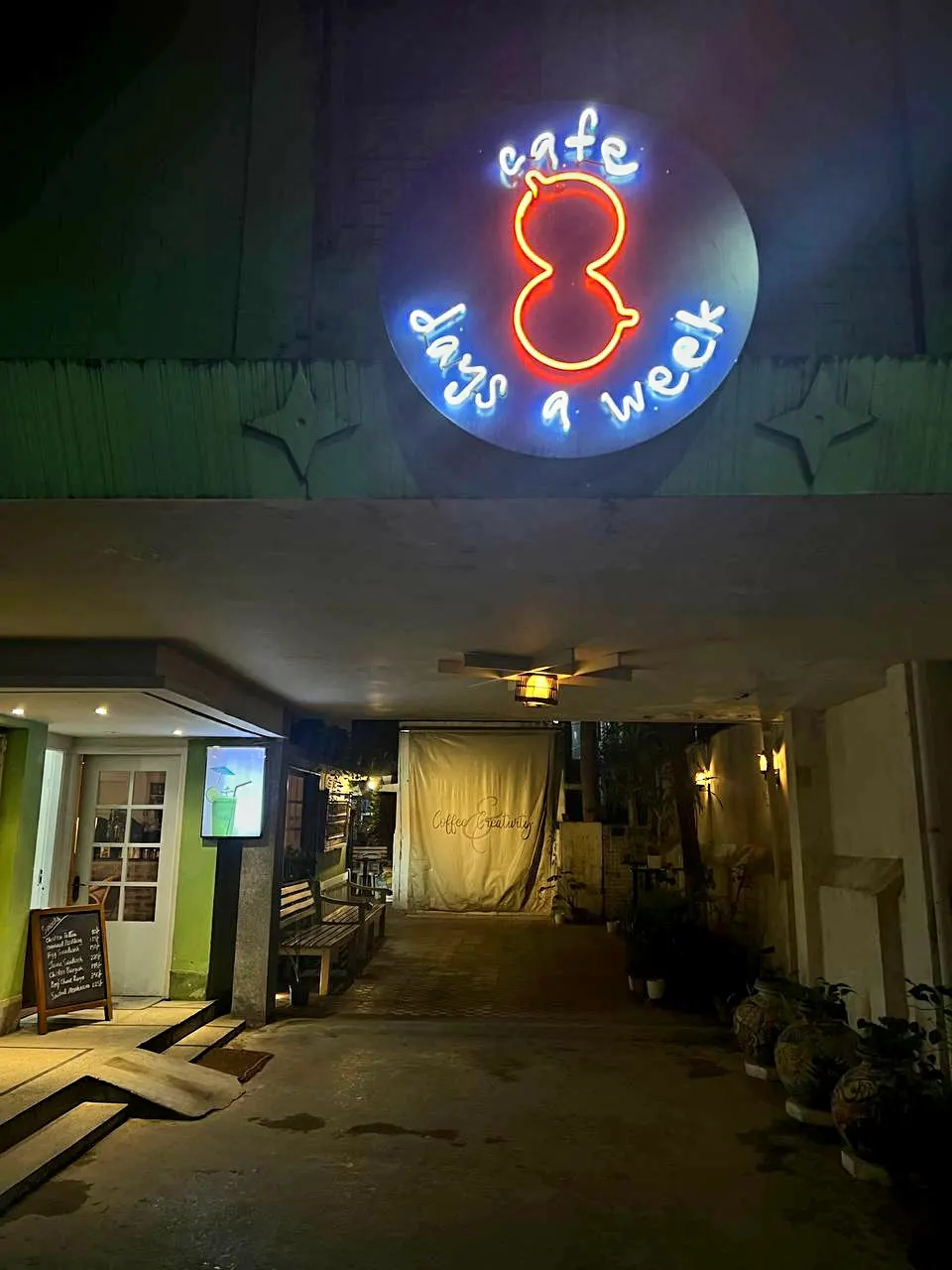 Cafe 8 Days A Week