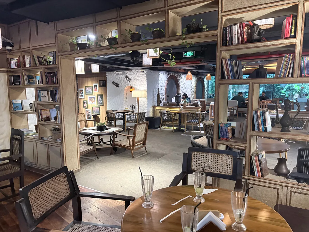 Happiness Cafe — interior
