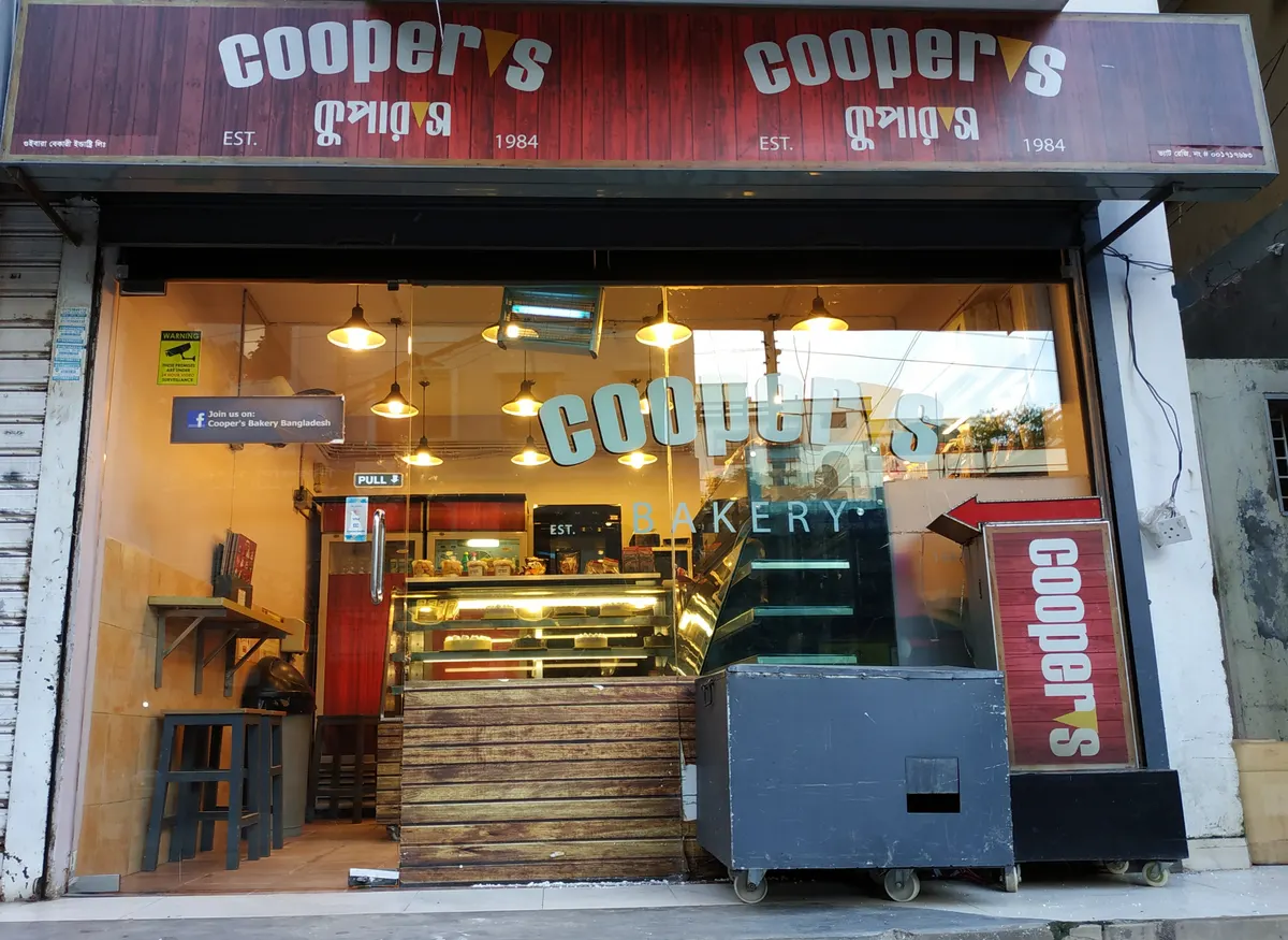 Cooper's — exterior